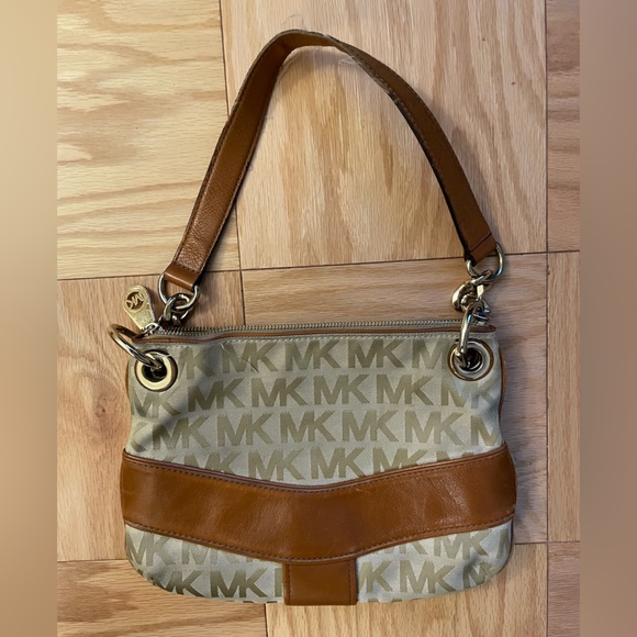 Michael Kors Tan Shoulder Bag - Picture 2 of 2